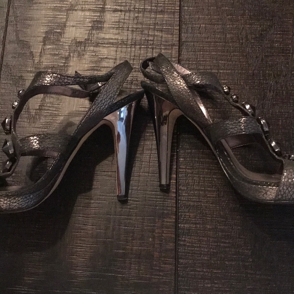 Nine West Pewter Grey heels - Picture 4 of 11